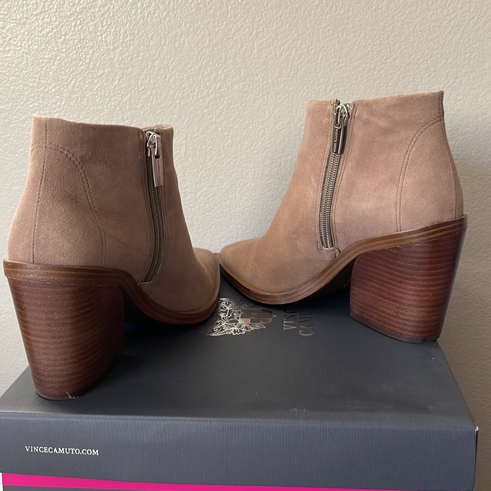 Vince Camuto Ankle Booties Suede Upper Chunky Foxy Sz 8 - Picture 6 of 9